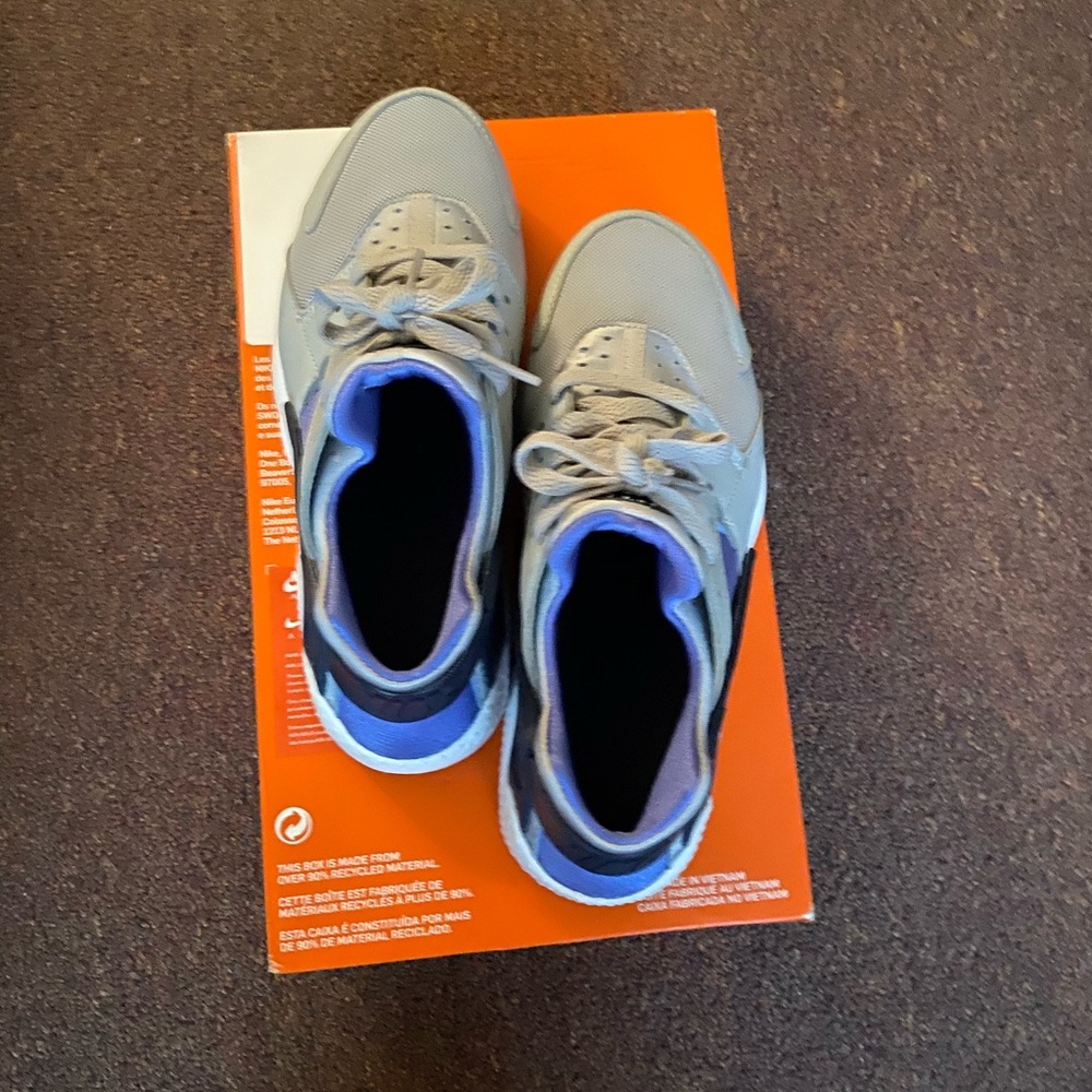 Nike Huarache size 5 1/2 Grey & Blue